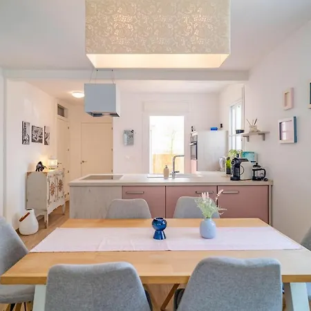 Holiday home Beautiful In With Kitchen *